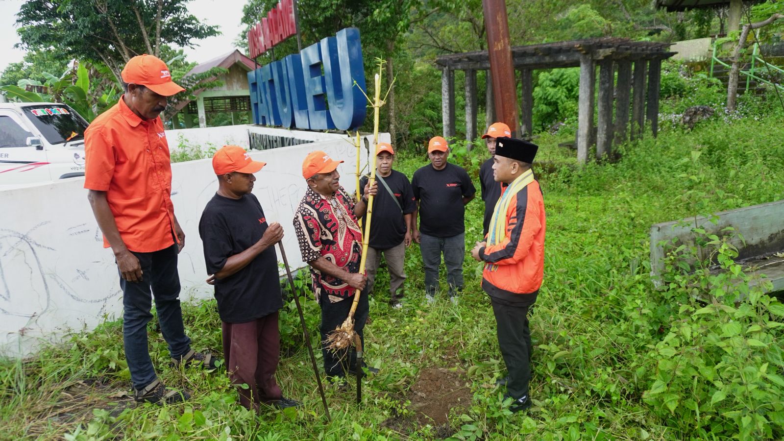 Bambu Kuning untuk Harapan Baru: Gerakan Rakyat Tegaskan Komitmen Lingkungan di Gunung Fatuleu
