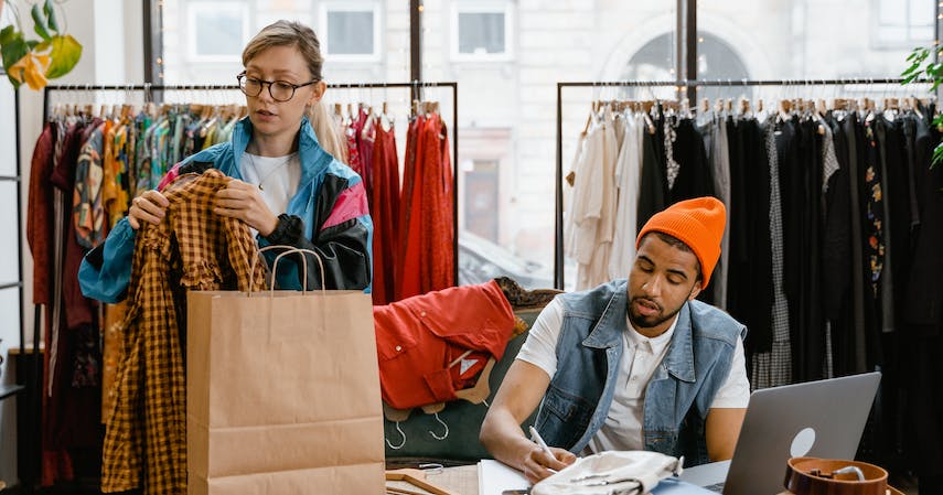 Menggunakan Influencer Mikro untuk Promosi Bisnis Fashion Online