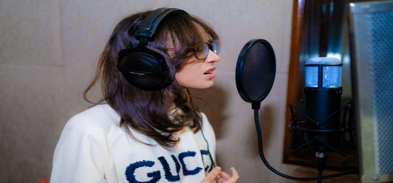 Mengenal Dinda Ghania, Inspirasi Generasi Muda Lewat Musik