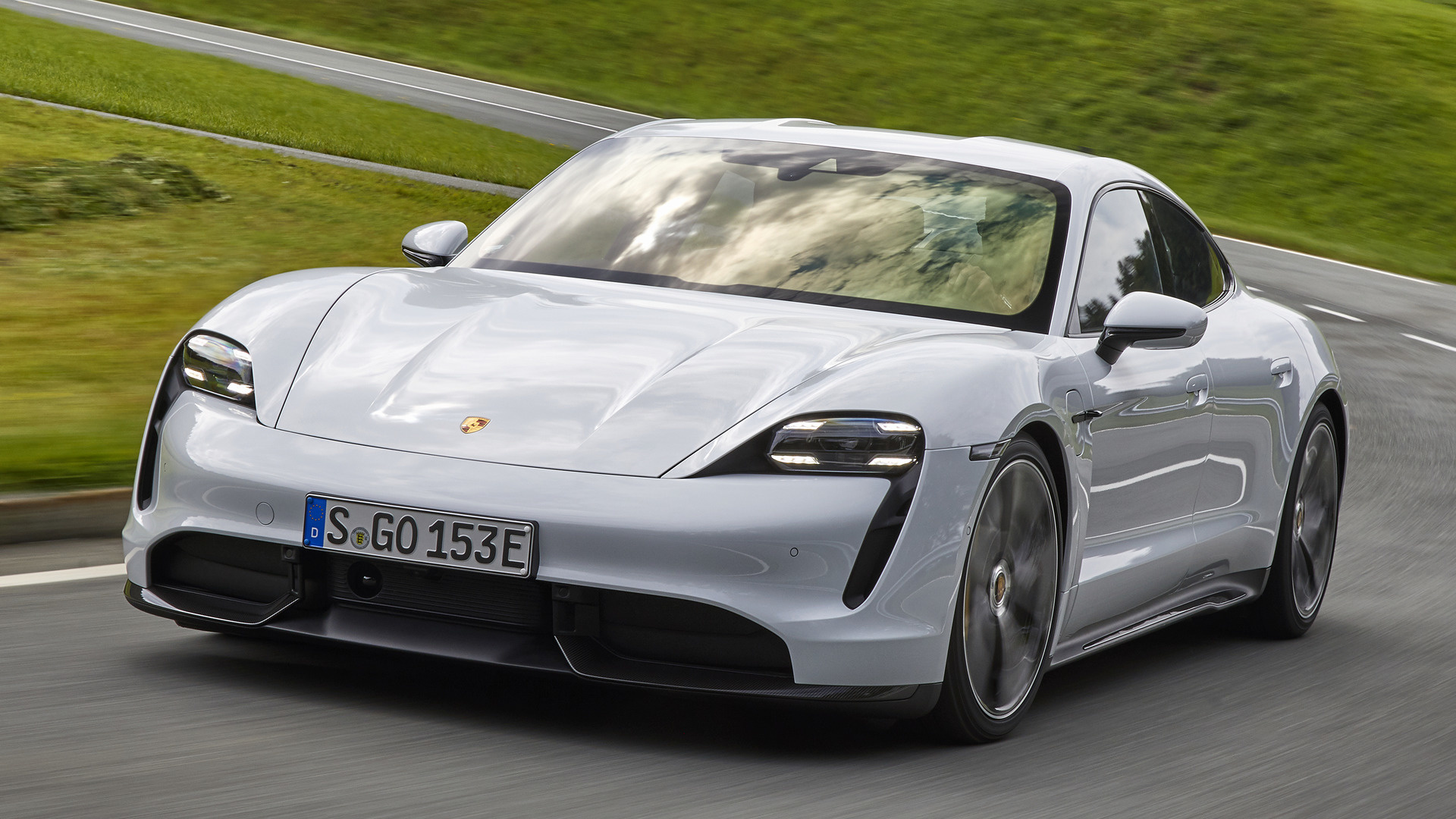 Bagaimana Layar Digital Porsche Membantu Fokus saat Berkendara
