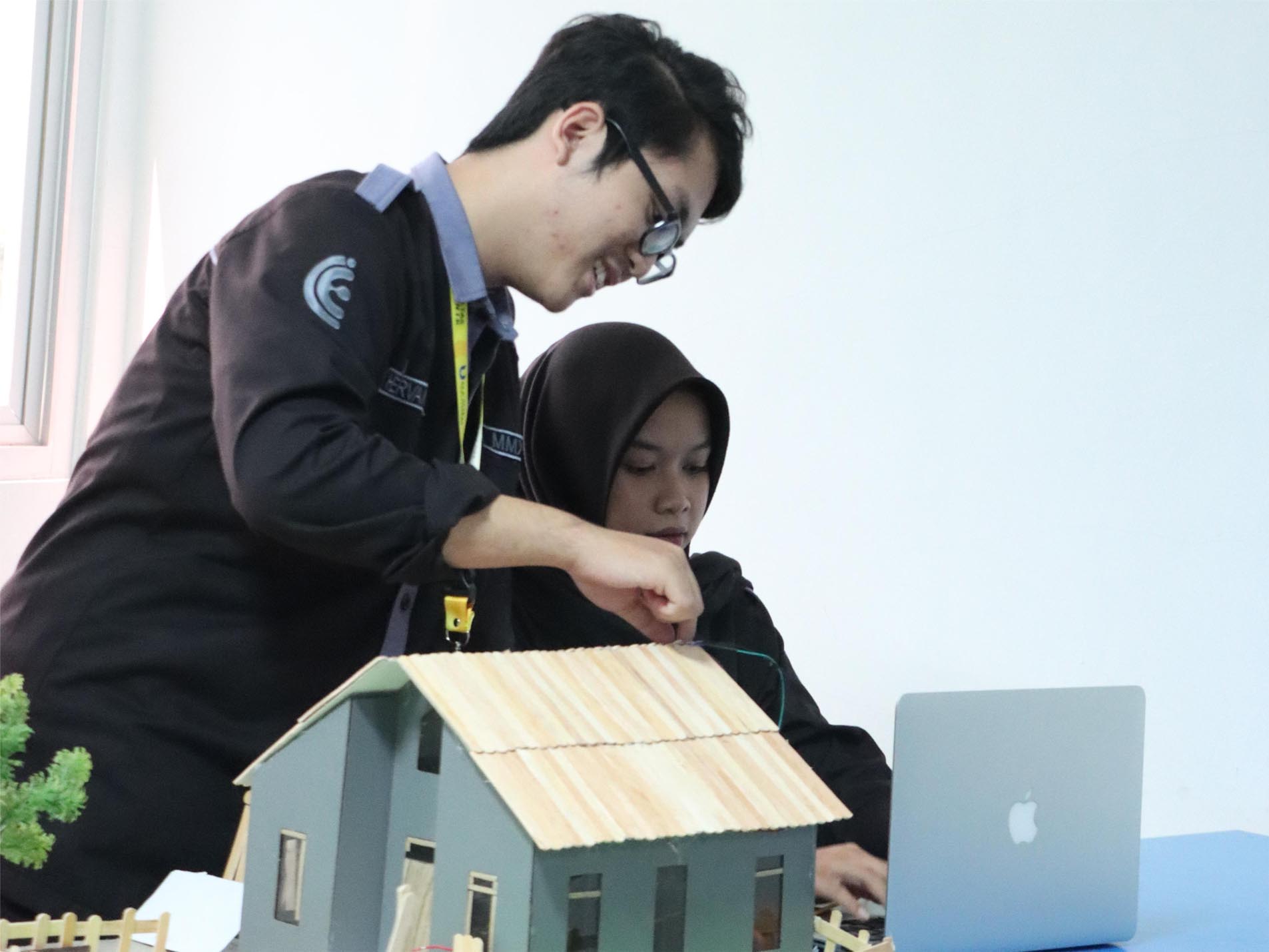 Kenapa Jurusan Teknik Industri Menawarkan Kombinasi Ideal Antara Ilmu Teknik dan Manajemen Bisnis?
