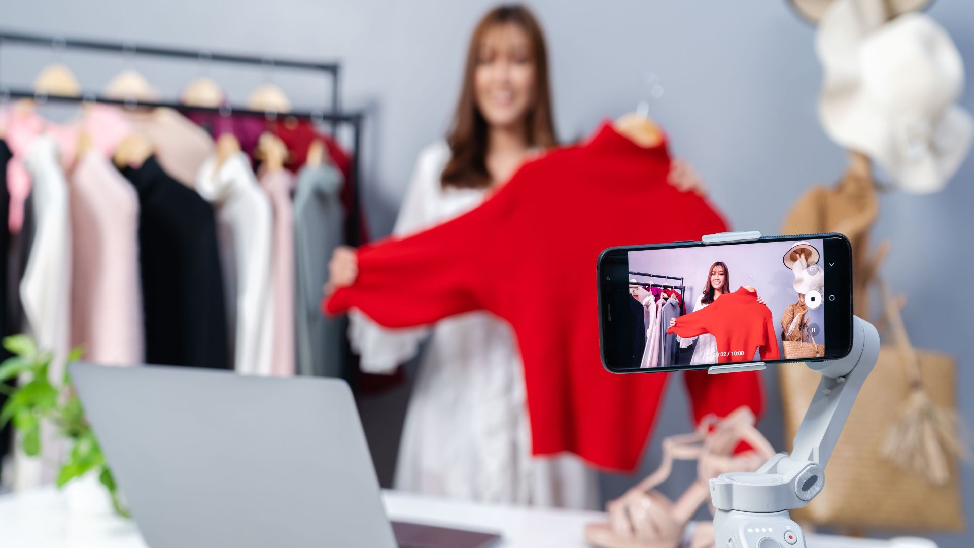 Tips Live Jualan Fashion di Sosmed: Jadikan Setiap Postingan Viral