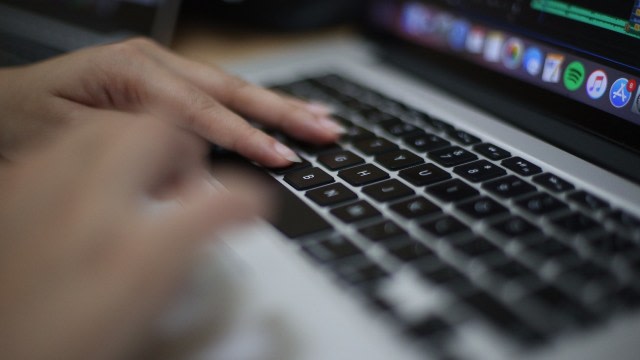 Buzzer Politik dan Politik Lingkungan: Membangun Kesadaran Publik