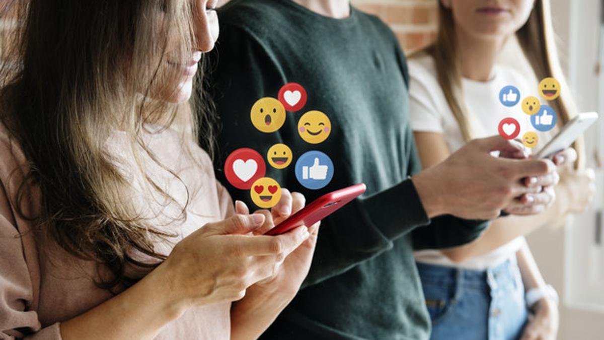 Buzzer Politik: Senjata Digital dalam Mempengaruhi Persepsi Pemilih